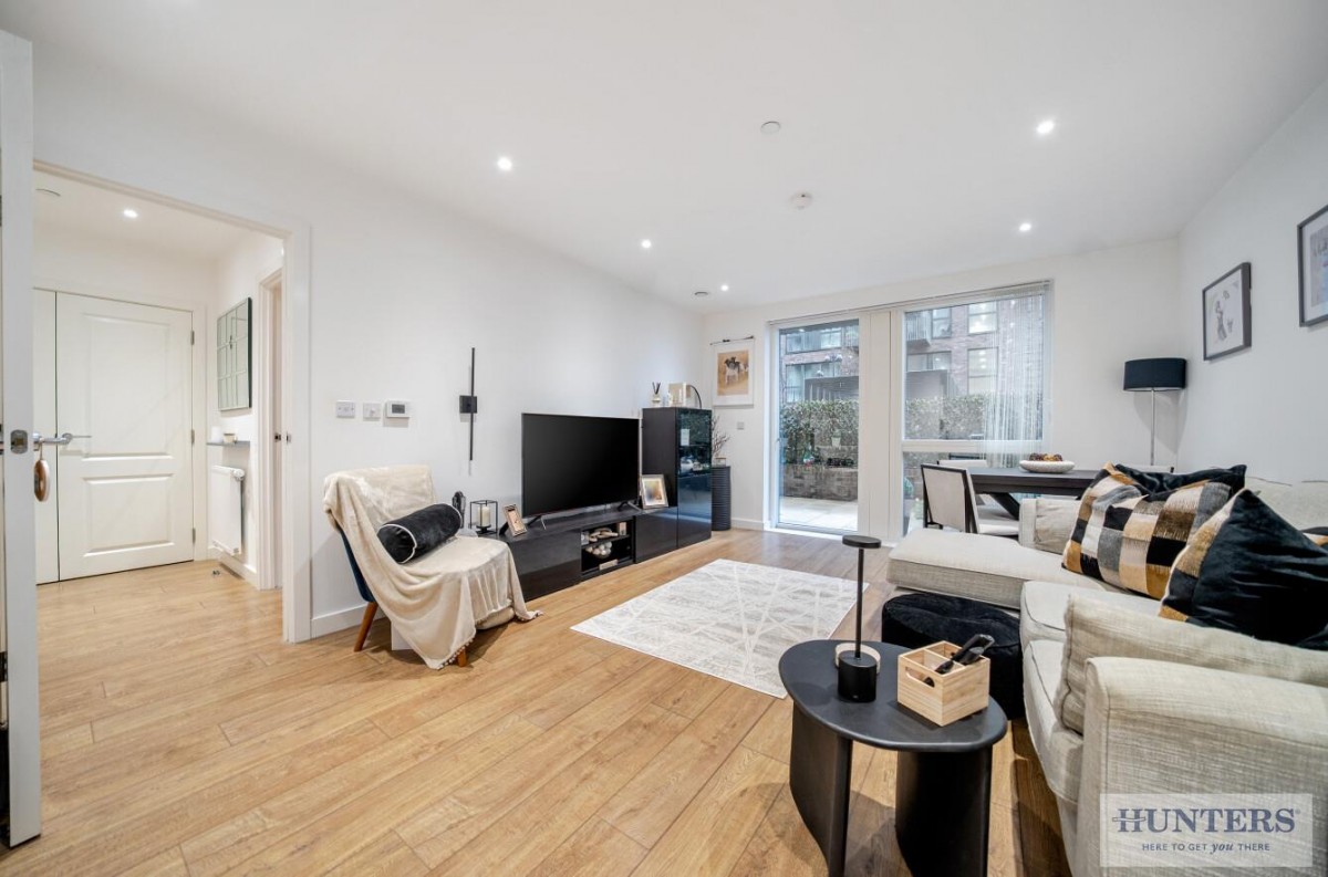 GROUND FLOOR WITH PATIO & PARKING