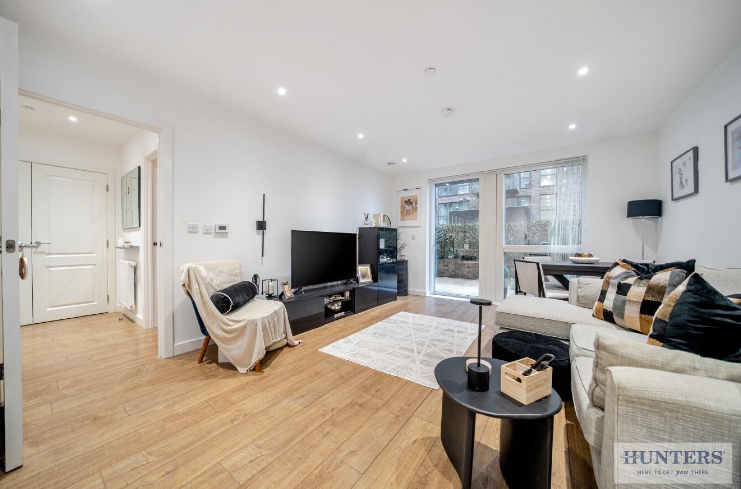 GROUND FLOOR WITH PATIO & PARKING