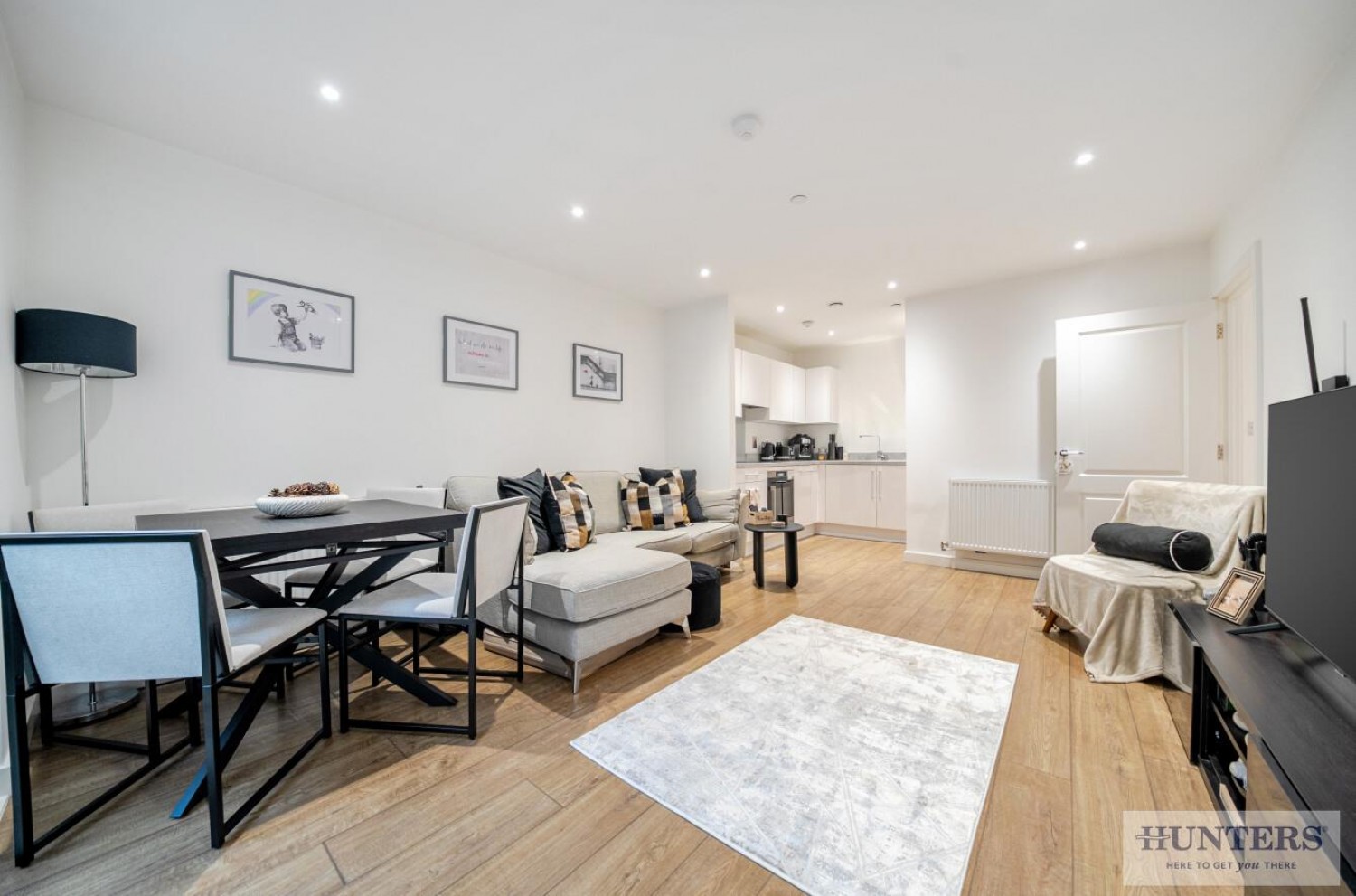 GROUND FLOOR WITH PATIO & PARKING