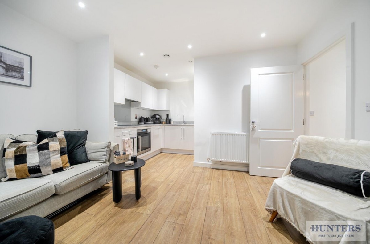 GROUND FLOOR WITH PATIO & PARKING