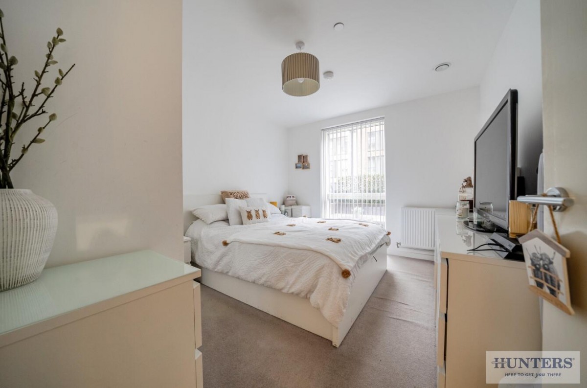 GROUND FLOOR WITH PATIO & PARKING