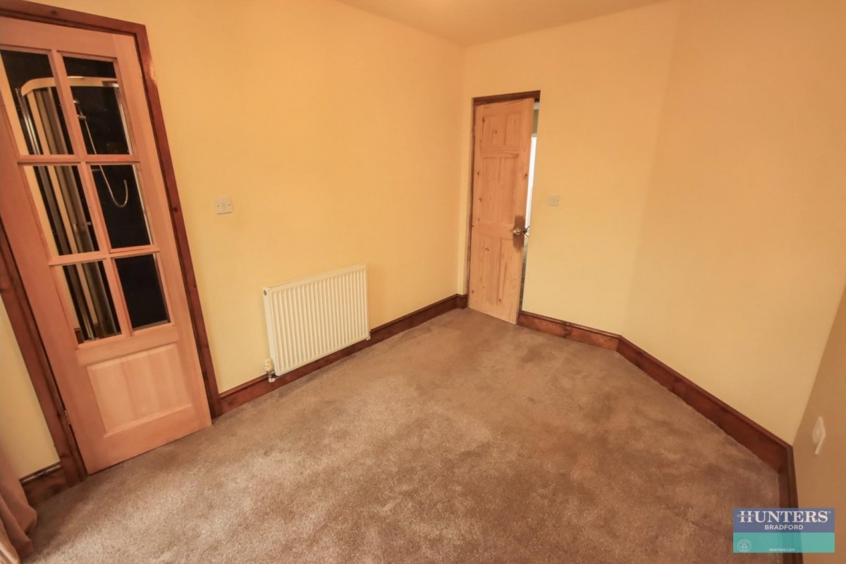 Moor Top Road Low Moor, Bradford, West Yorkshire, BD12 0EY