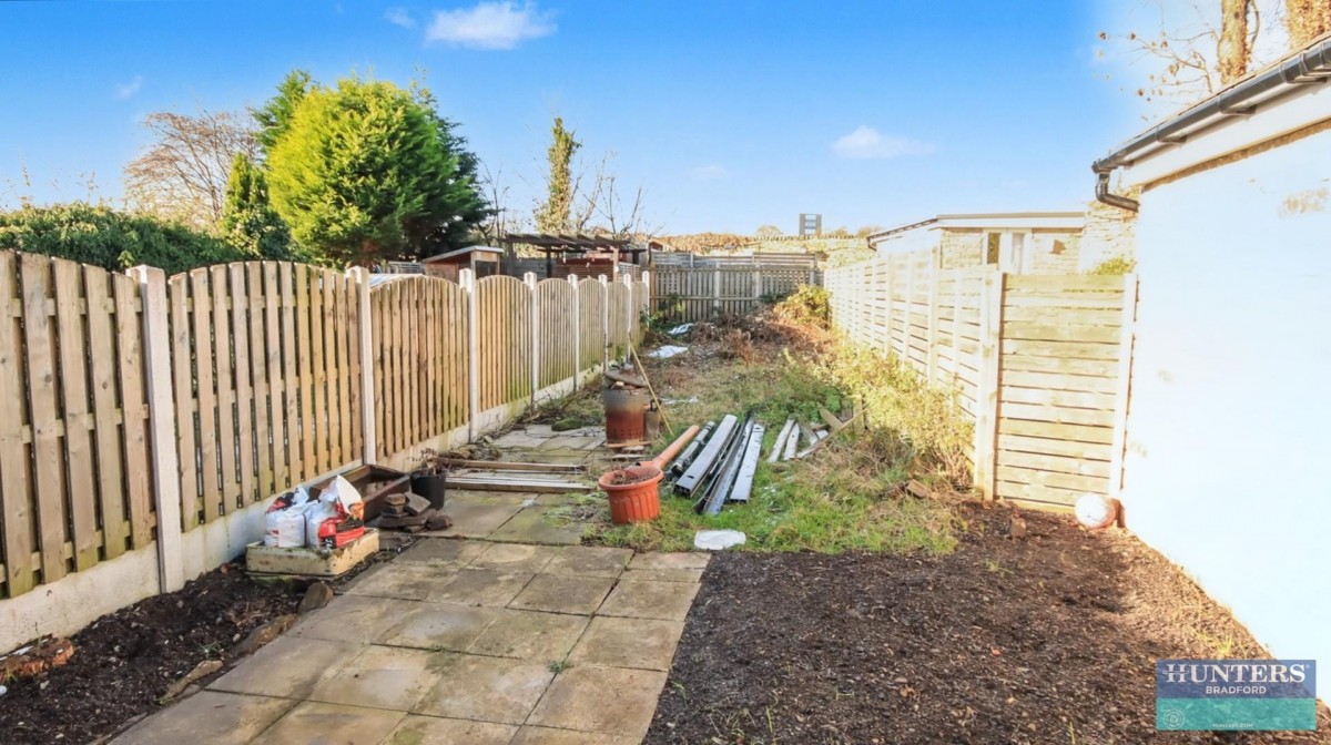 Moor Top Road Low Moor, Bradford, West Yorkshire, BD12 0EY