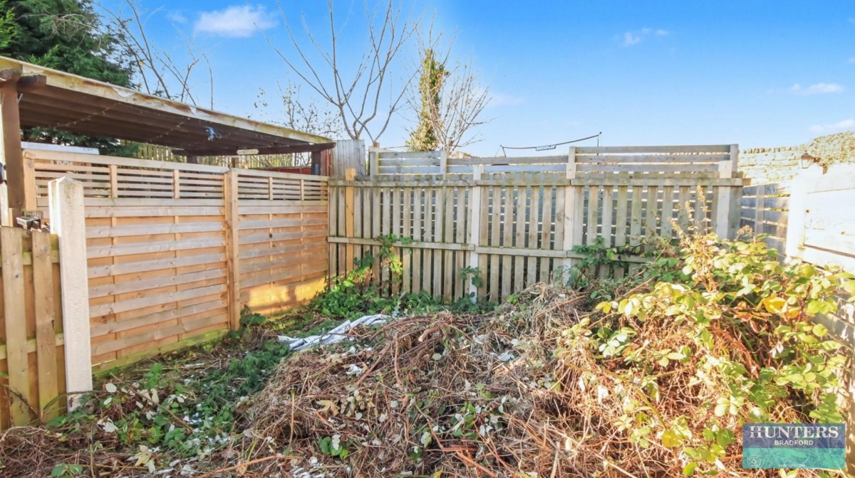 Moor Top Road Low Moor, Bradford, West Yorkshire, BD12 0EY