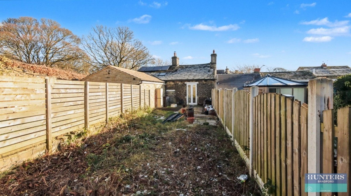 Moor Top Road Low Moor, Bradford, West Yorkshire, BD12 0EY