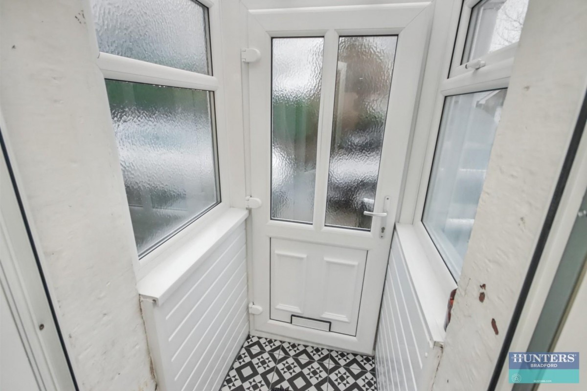 Moor Top Road Low Moor, Bradford, West Yorkshire, BD12 0EY