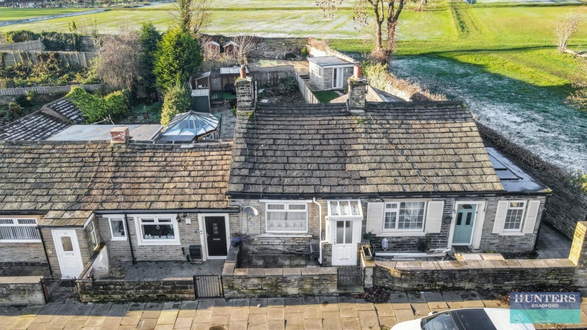 Moor Top Road Low Moor, Bradford, West Yorkshire, BD12 0EY