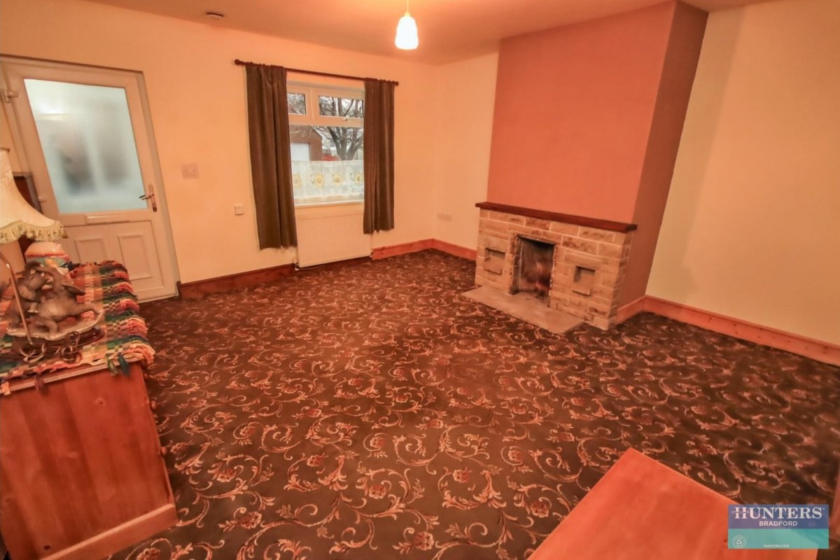 Moor Top Road Low Moor, Bradford, West Yorkshire, BD12 0EY