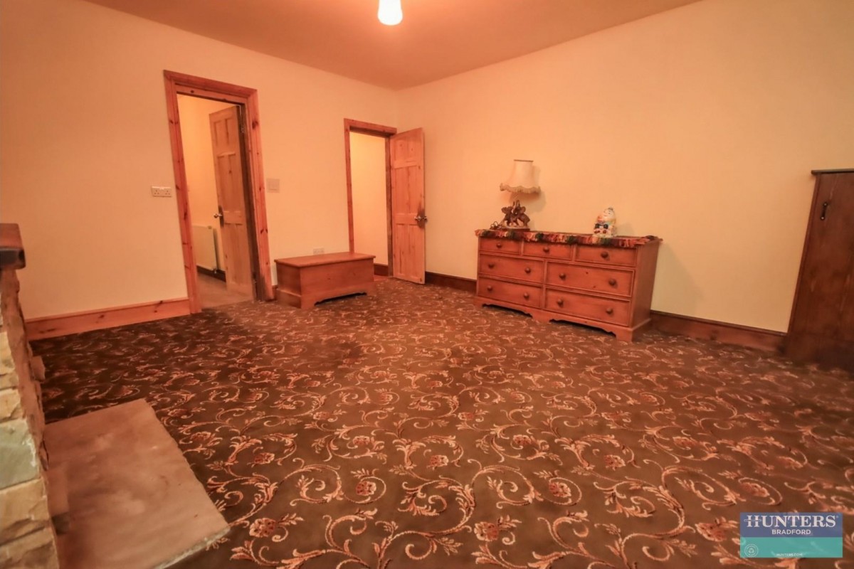 Moor Top Road Low Moor, Bradford, West Yorkshire, BD12 0EY