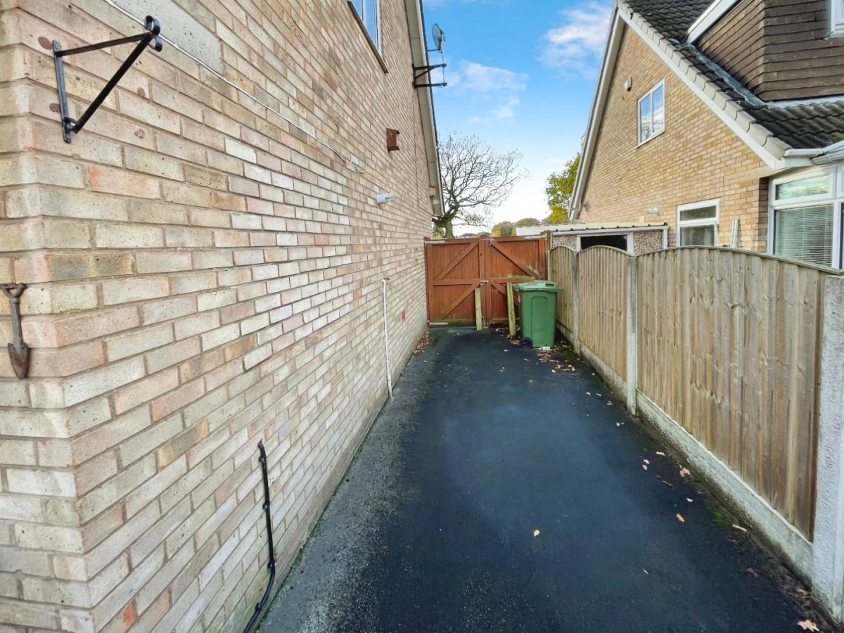 Lupus Way, Ellesmere Port