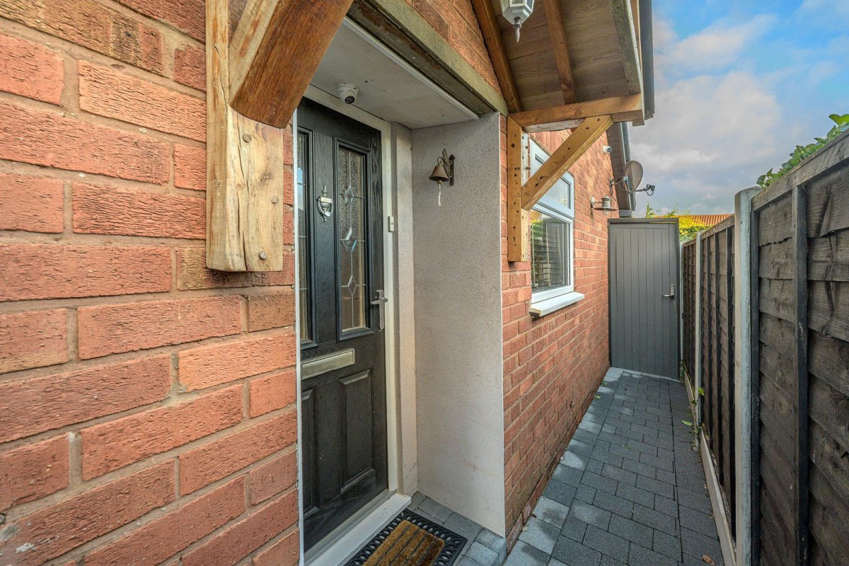 Kingswood Road, Kingswinford, DY6 9TE