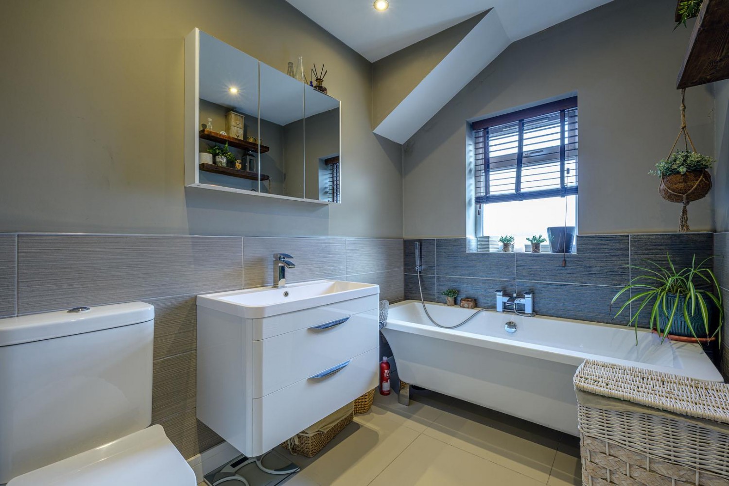 Kingswood Road, Kingswinford, DY6 9TE