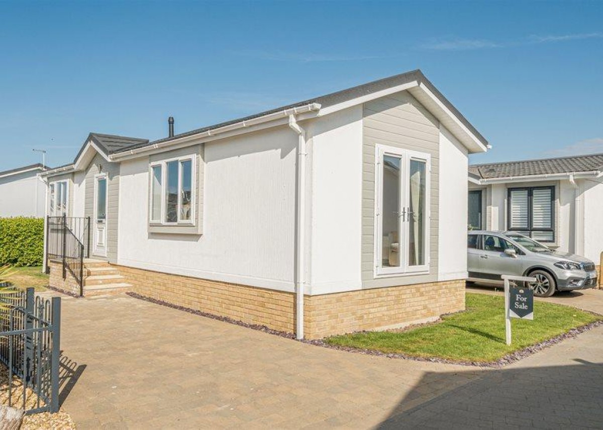 Fifth Avenue, Garston Park, Tilehurst