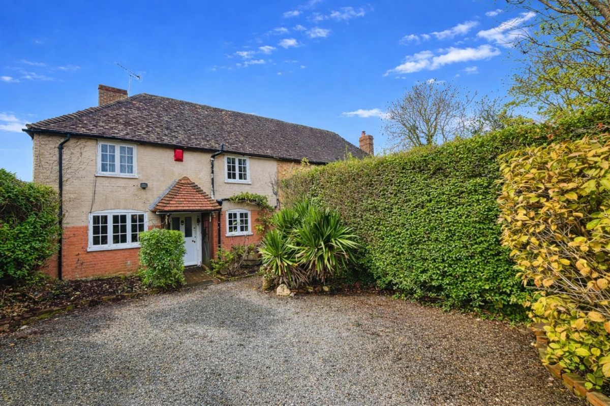 The Street, Hothfield