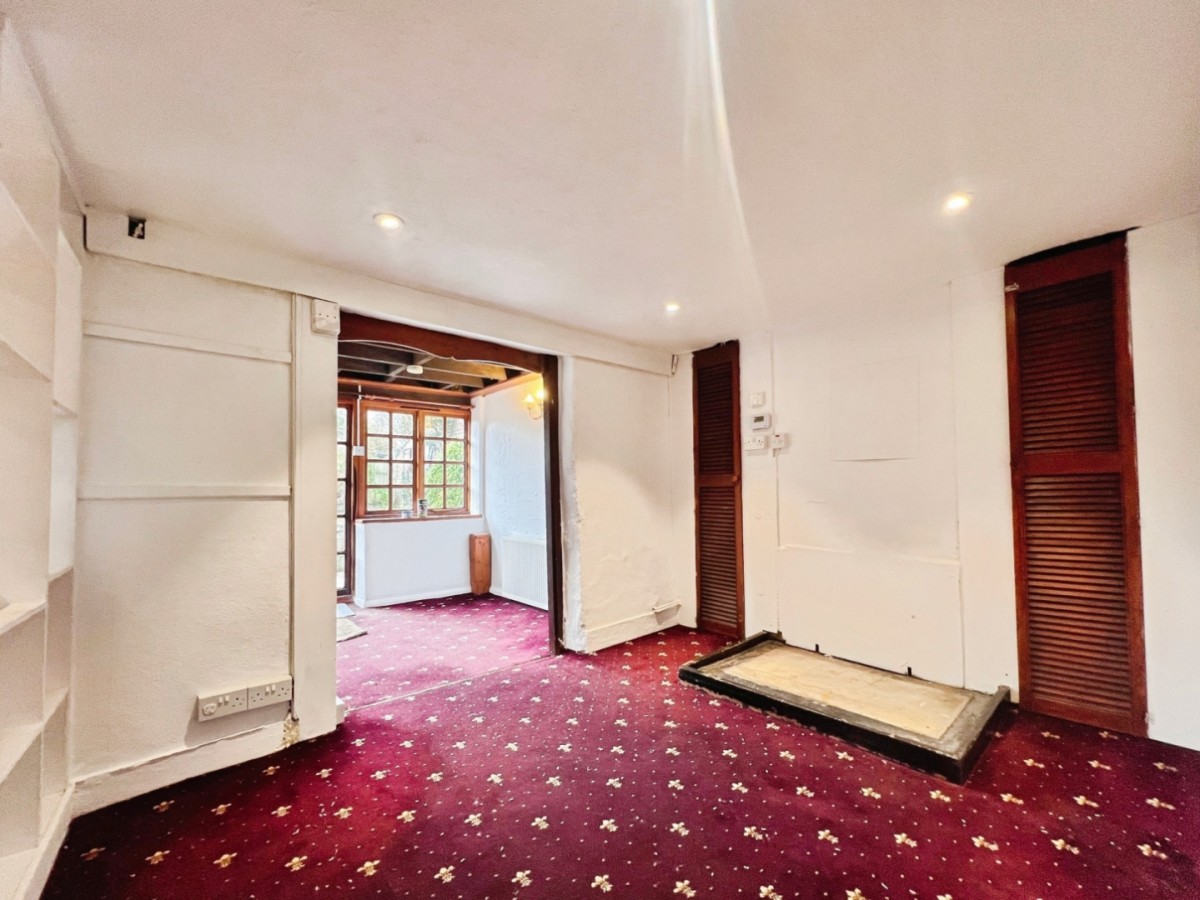 The Street, Hothfield