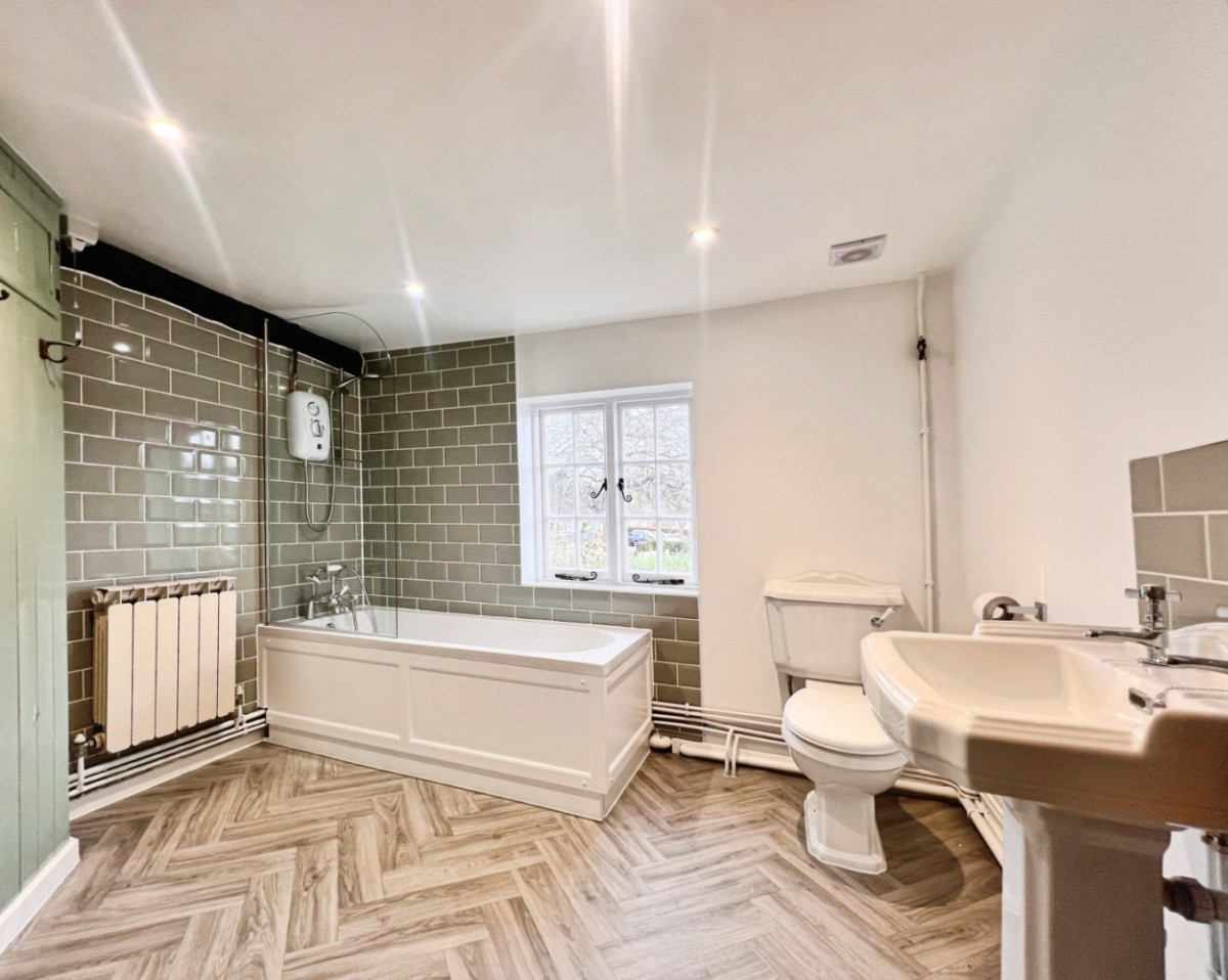 The Street, Hothfield