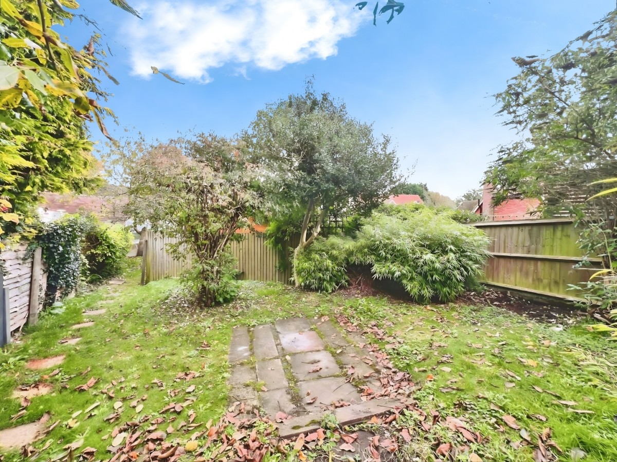 The Street, Hothfield