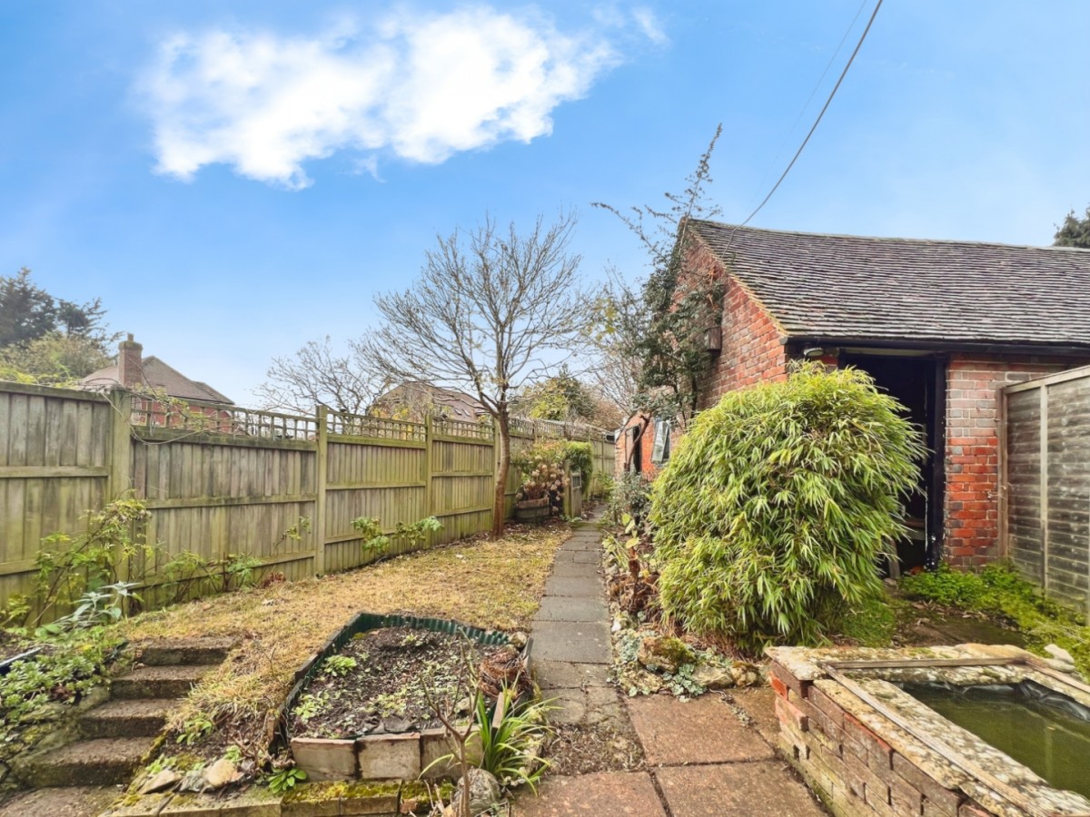 The Street, Hothfield