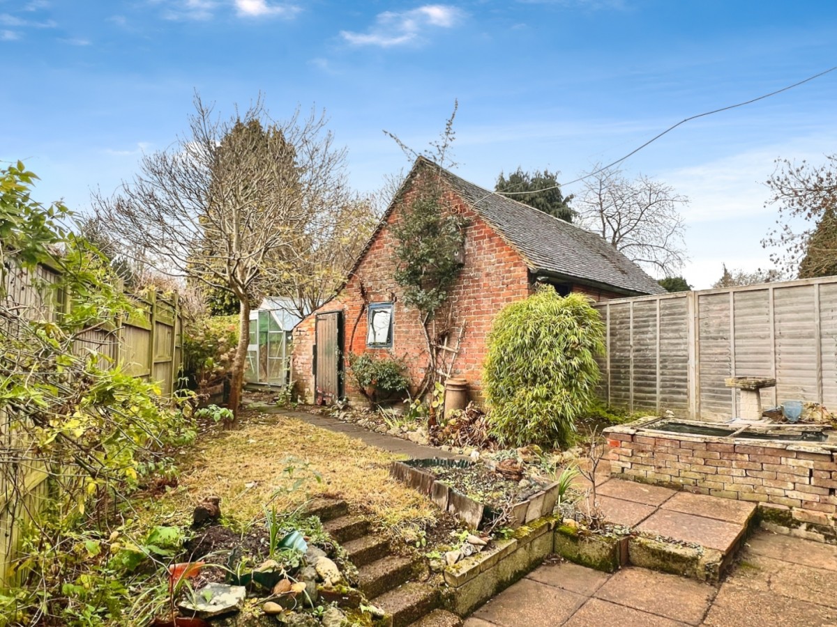 The Street, Hothfield