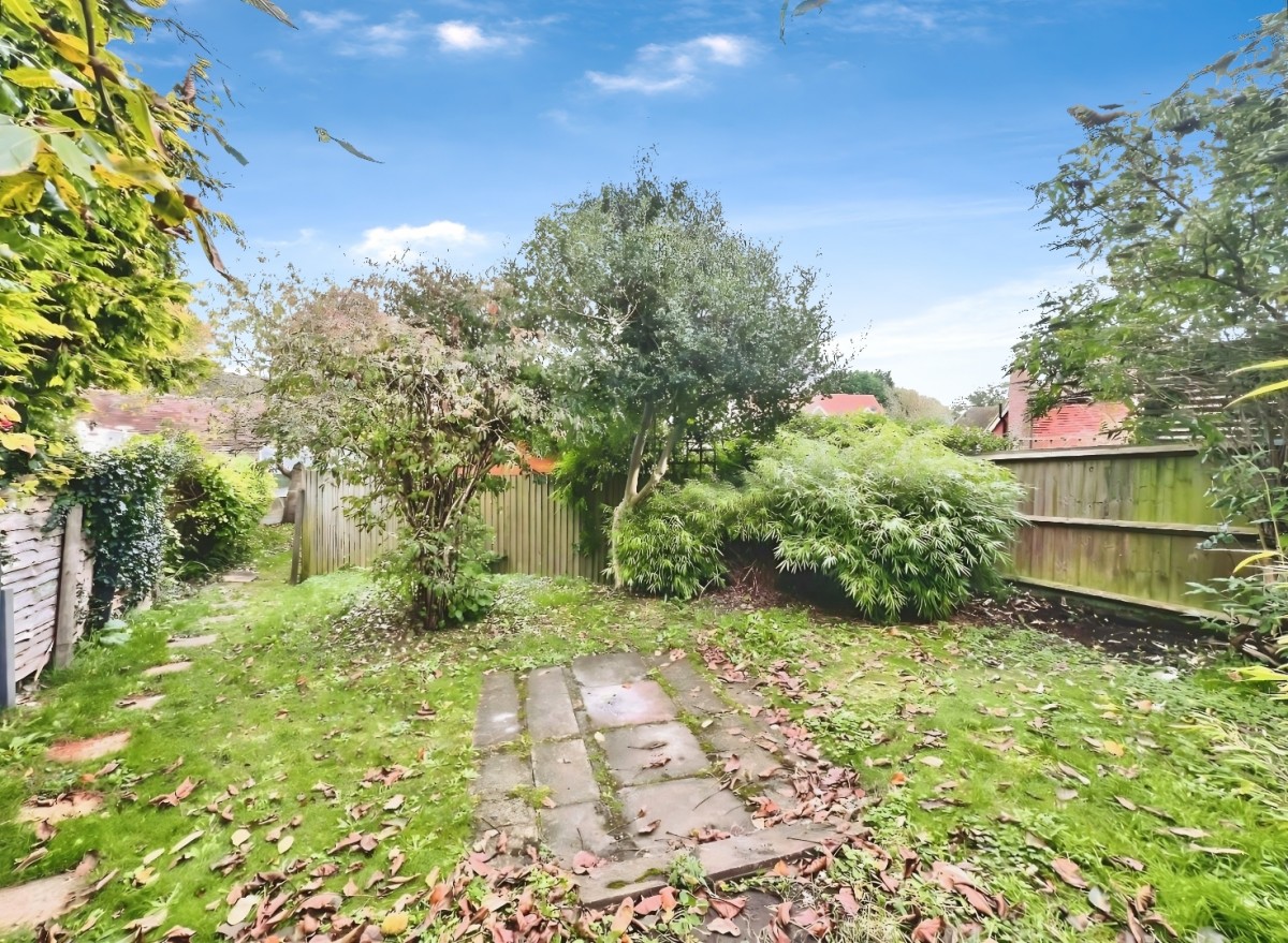 The Street, Hothfield