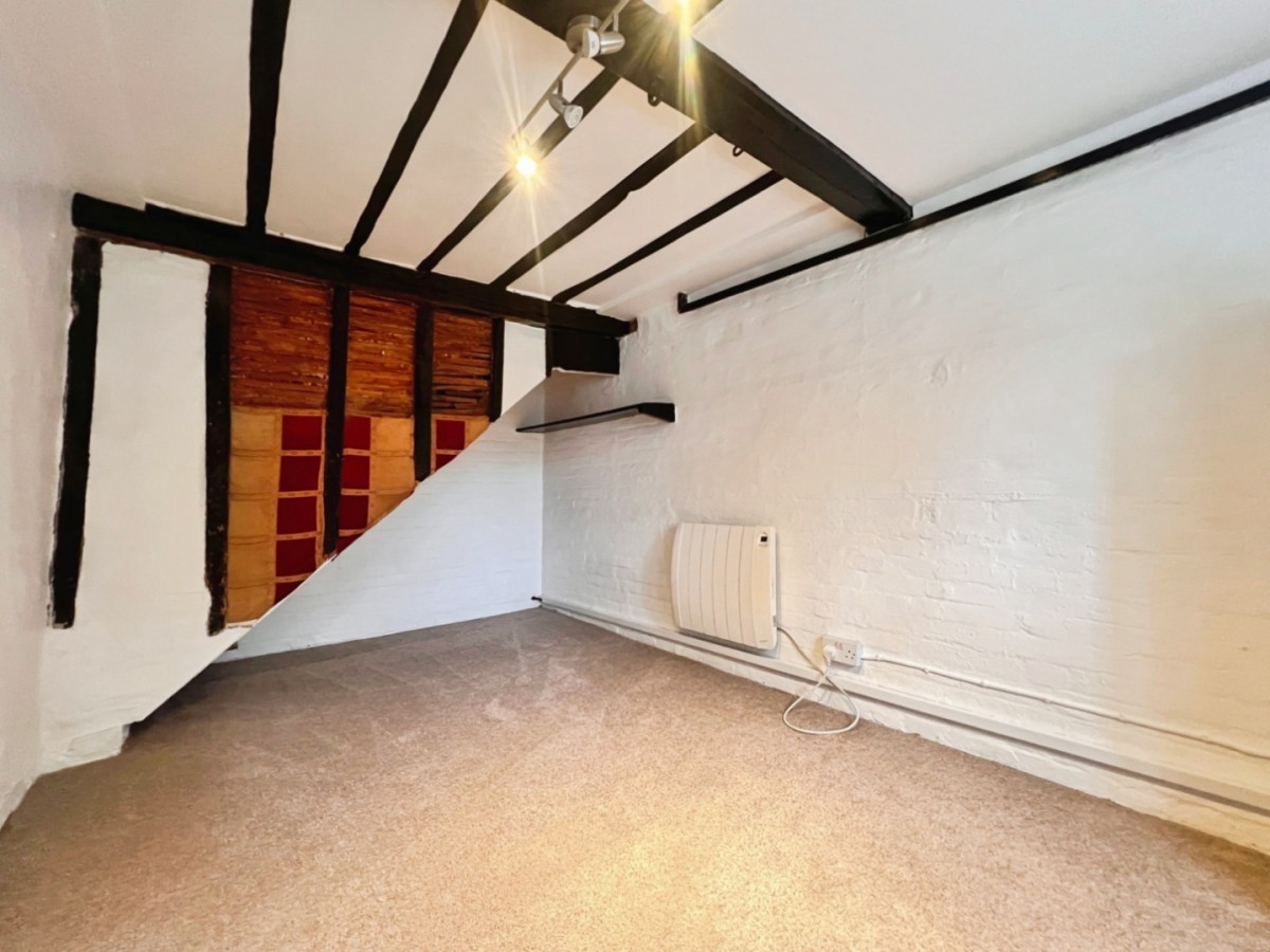 The Street, Hothfield