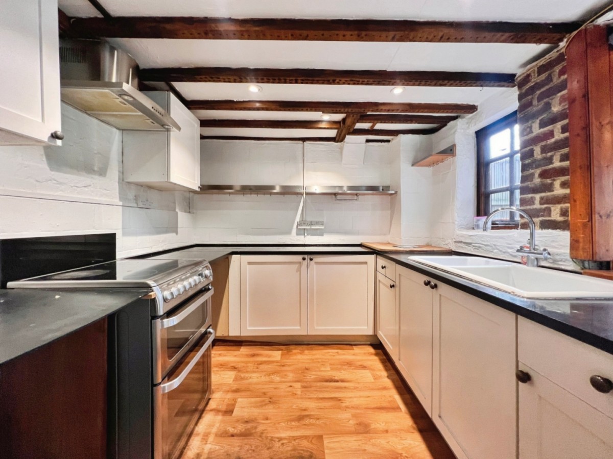 The Street, Hothfield