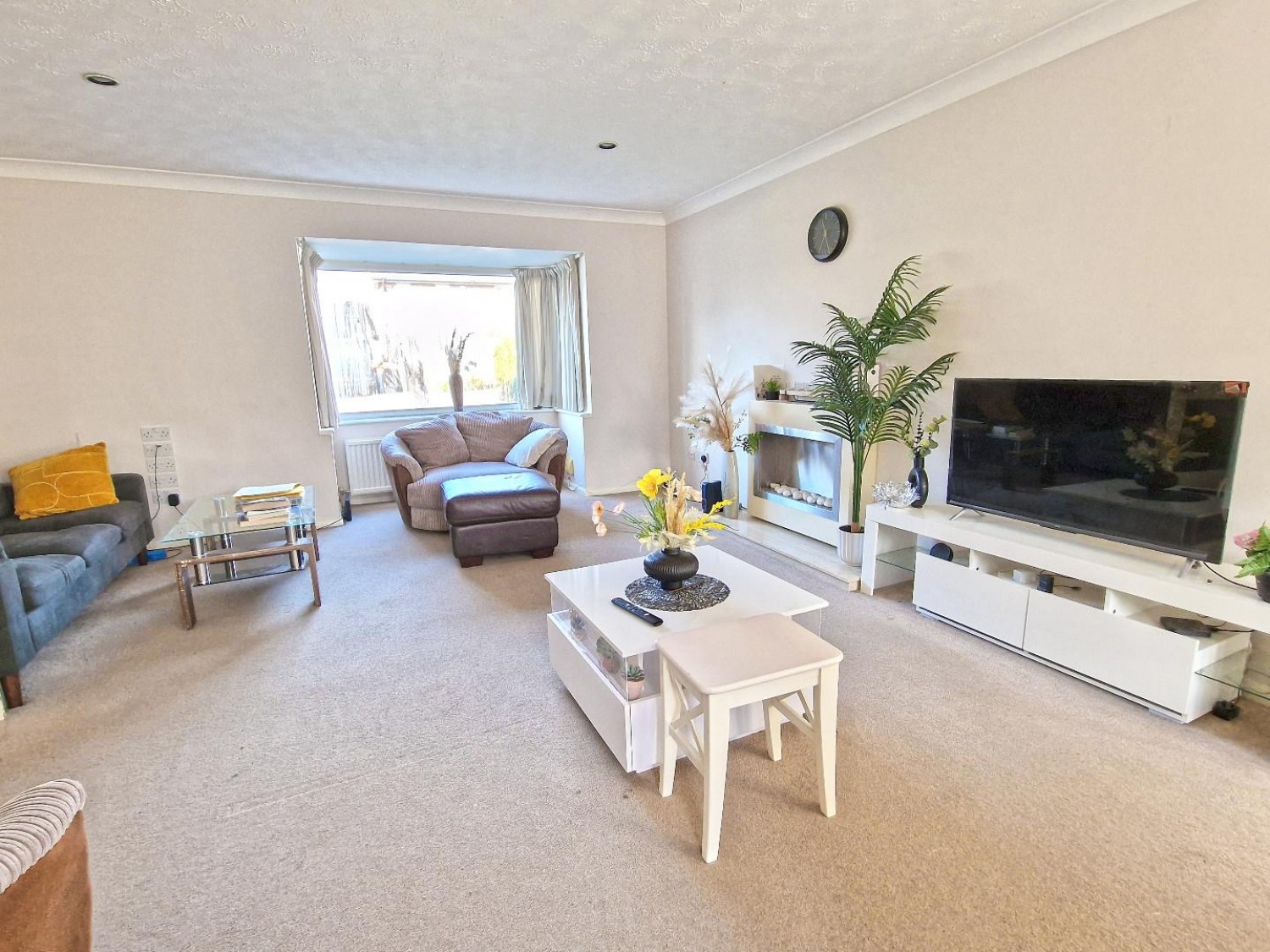 Waveney Close, Bicester