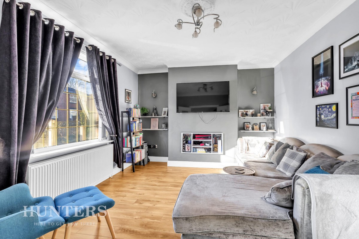 Whalley Avenue, Littleborough OL15 9HS