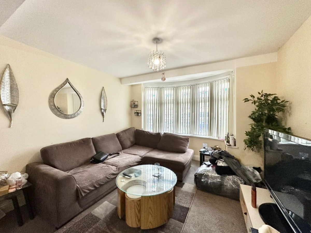 Glamis Crescent, Hayes, Middlesex, UB3 1QB