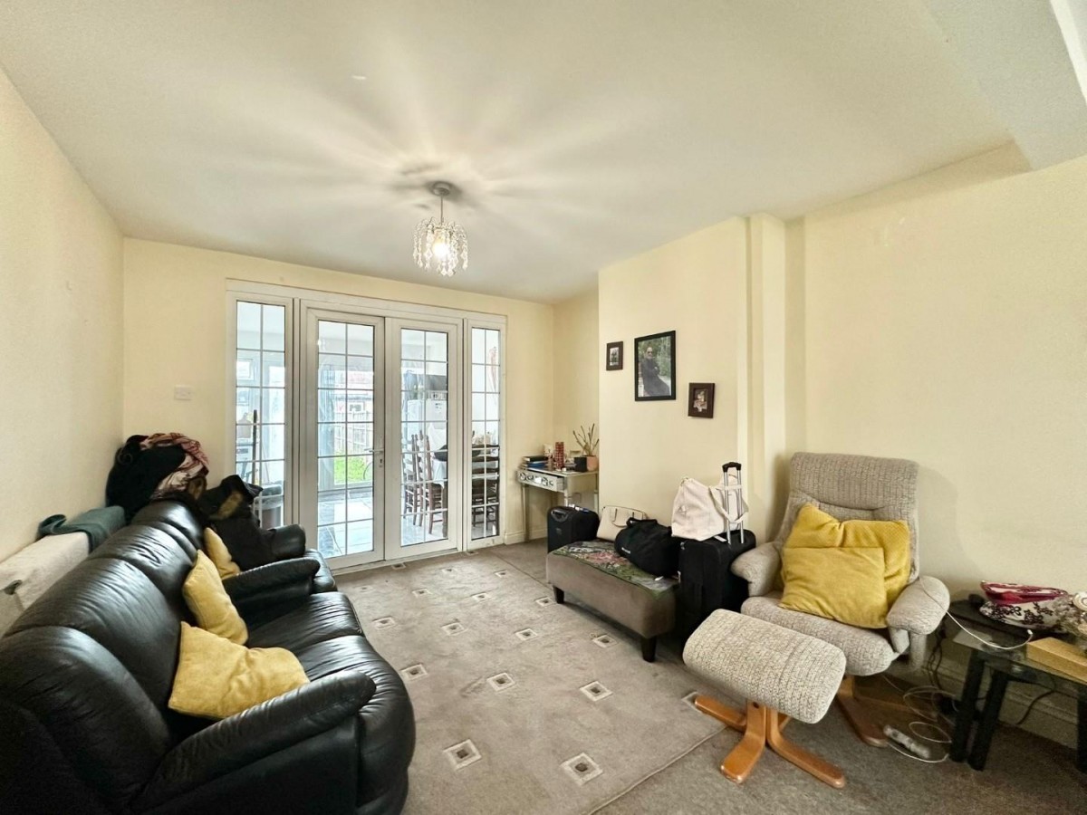 Glamis Crescent, Hayes, Middlesex, UB3 1QB