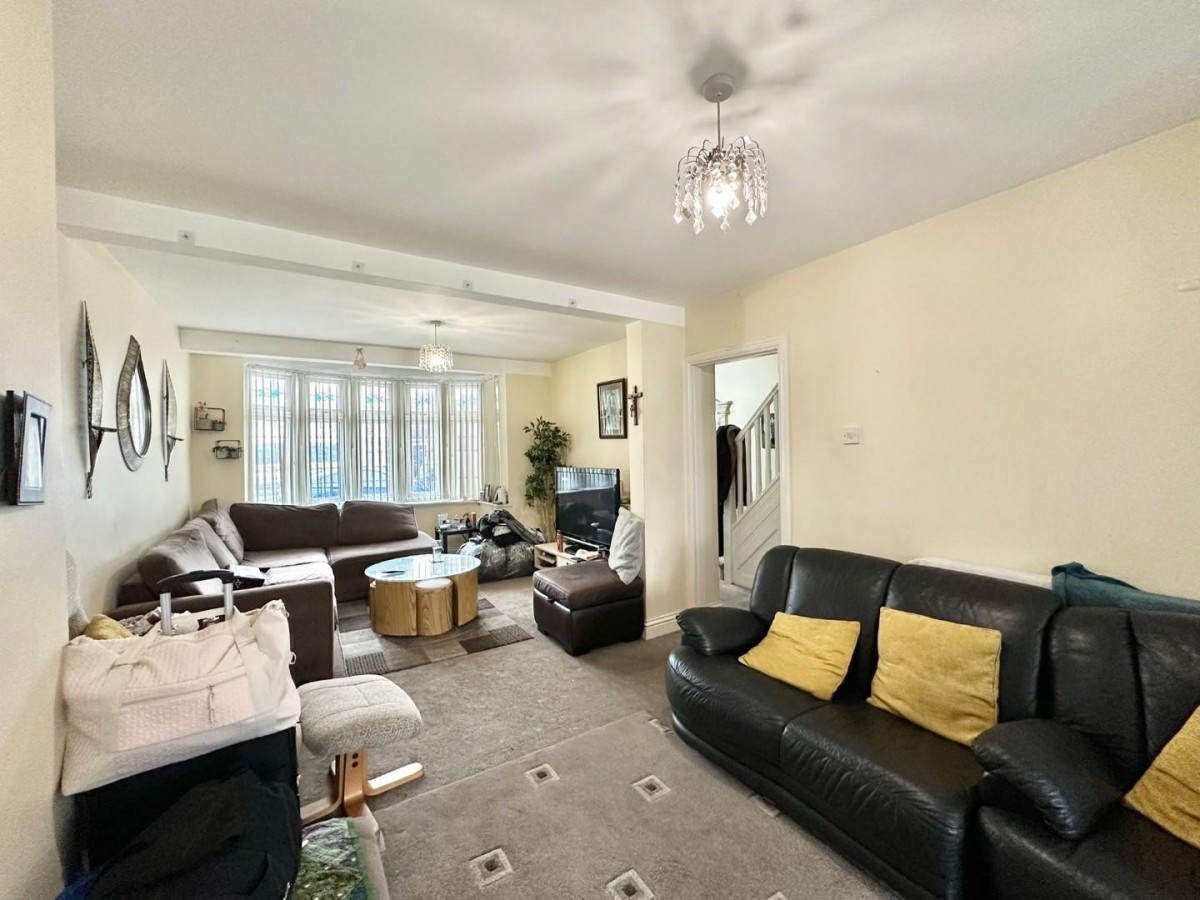 Glamis Crescent, Hayes, Middlesex, UB3 1QB