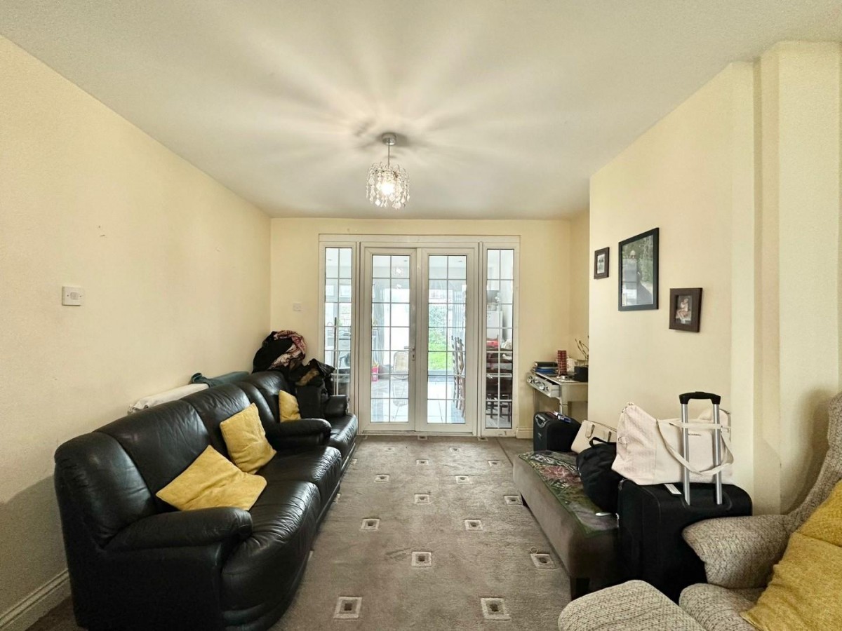 Glamis Crescent, Hayes, Middlesex, UB3 1QB