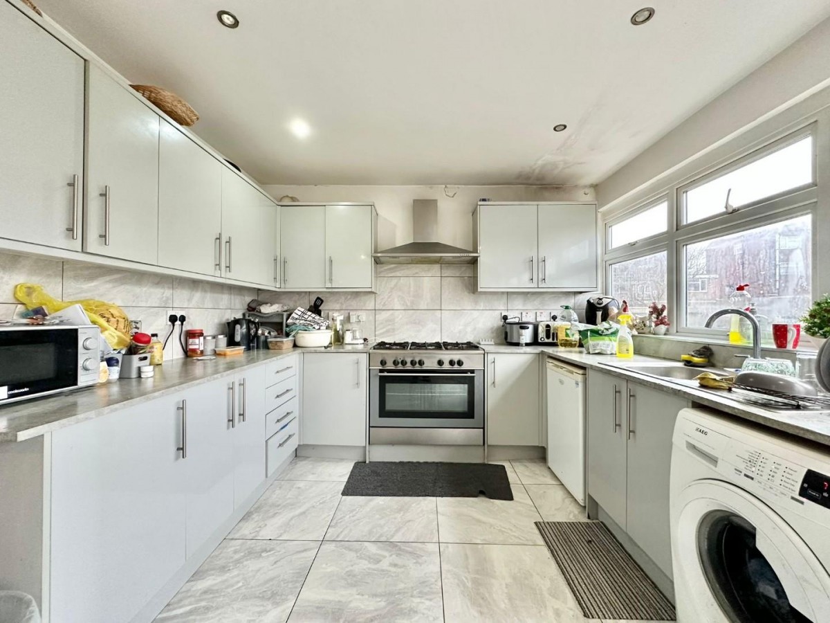 Glamis Crescent, Hayes, Middlesex, UB3 1QB