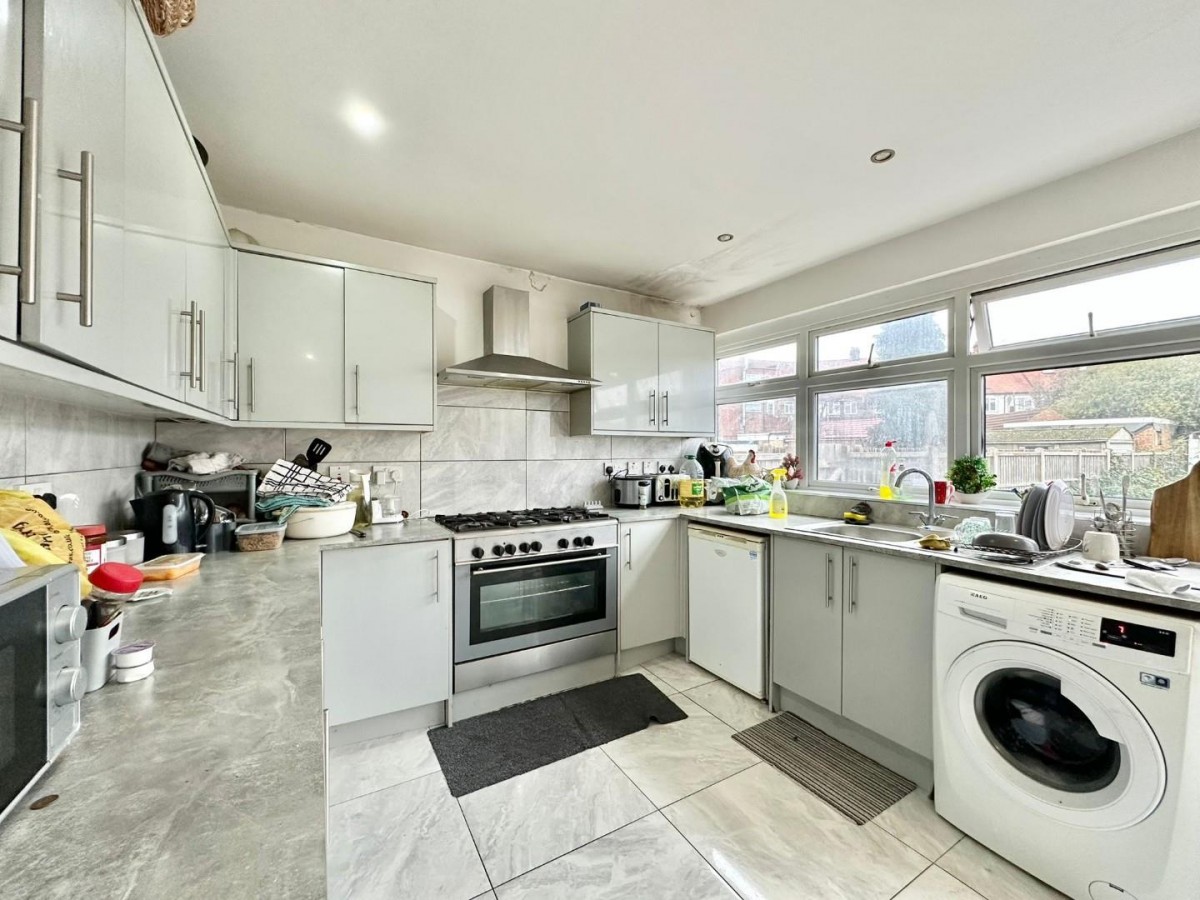 Glamis Crescent, Hayes, Middlesex, UB3 1QB