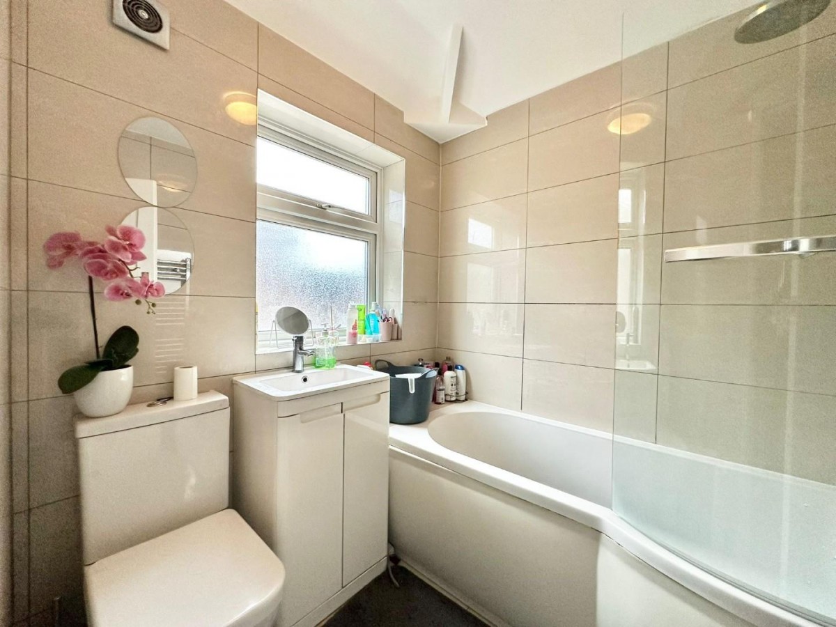 Glamis Crescent, Hayes, Middlesex, UB3 1QB