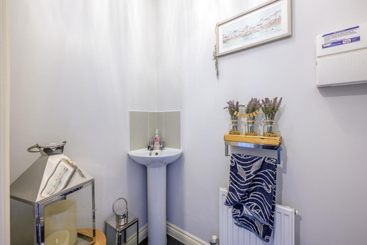 Bobeche Place, Kingswinford, DY6 7LU