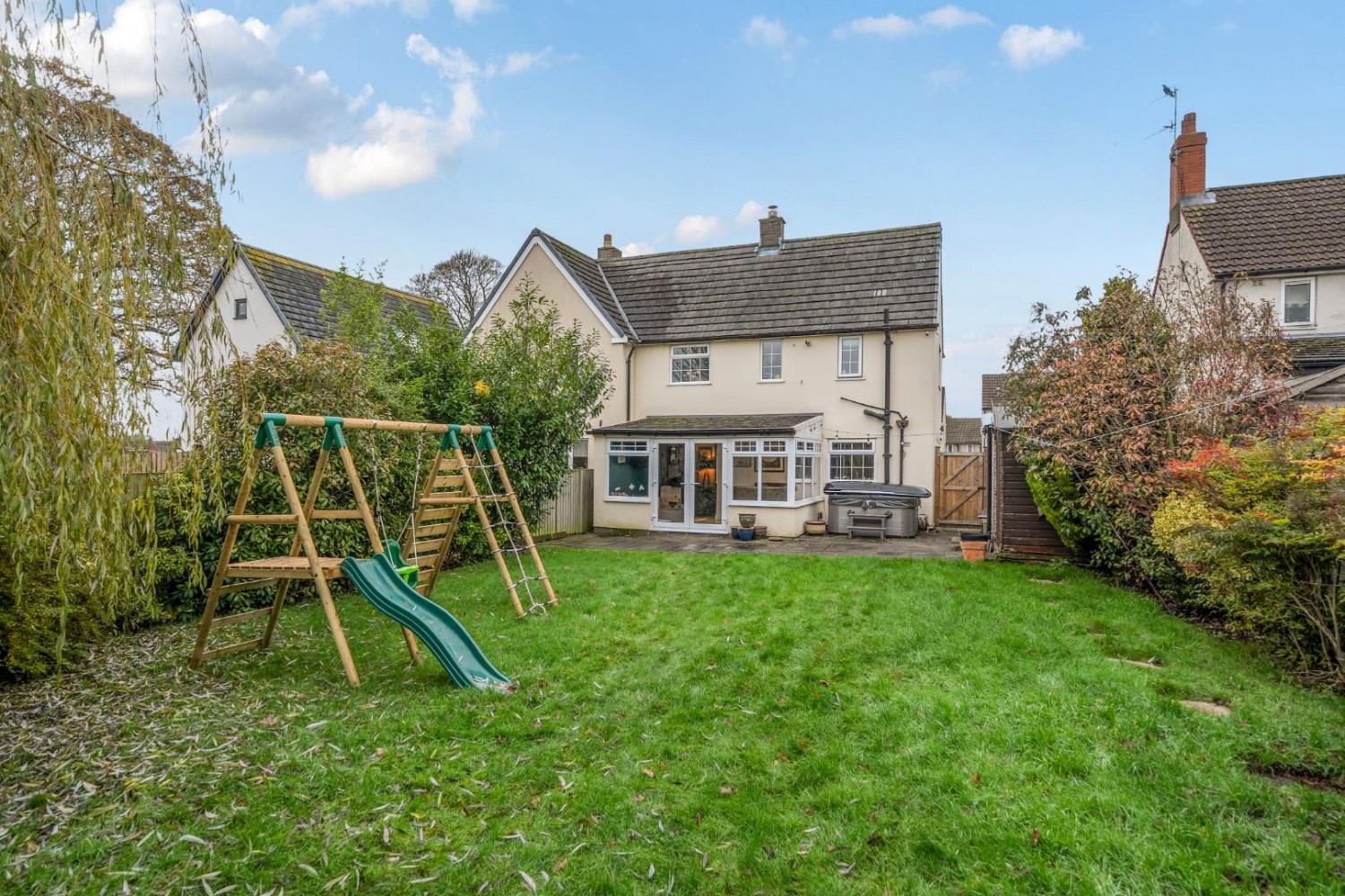 Fourth Avenue, Wetherby