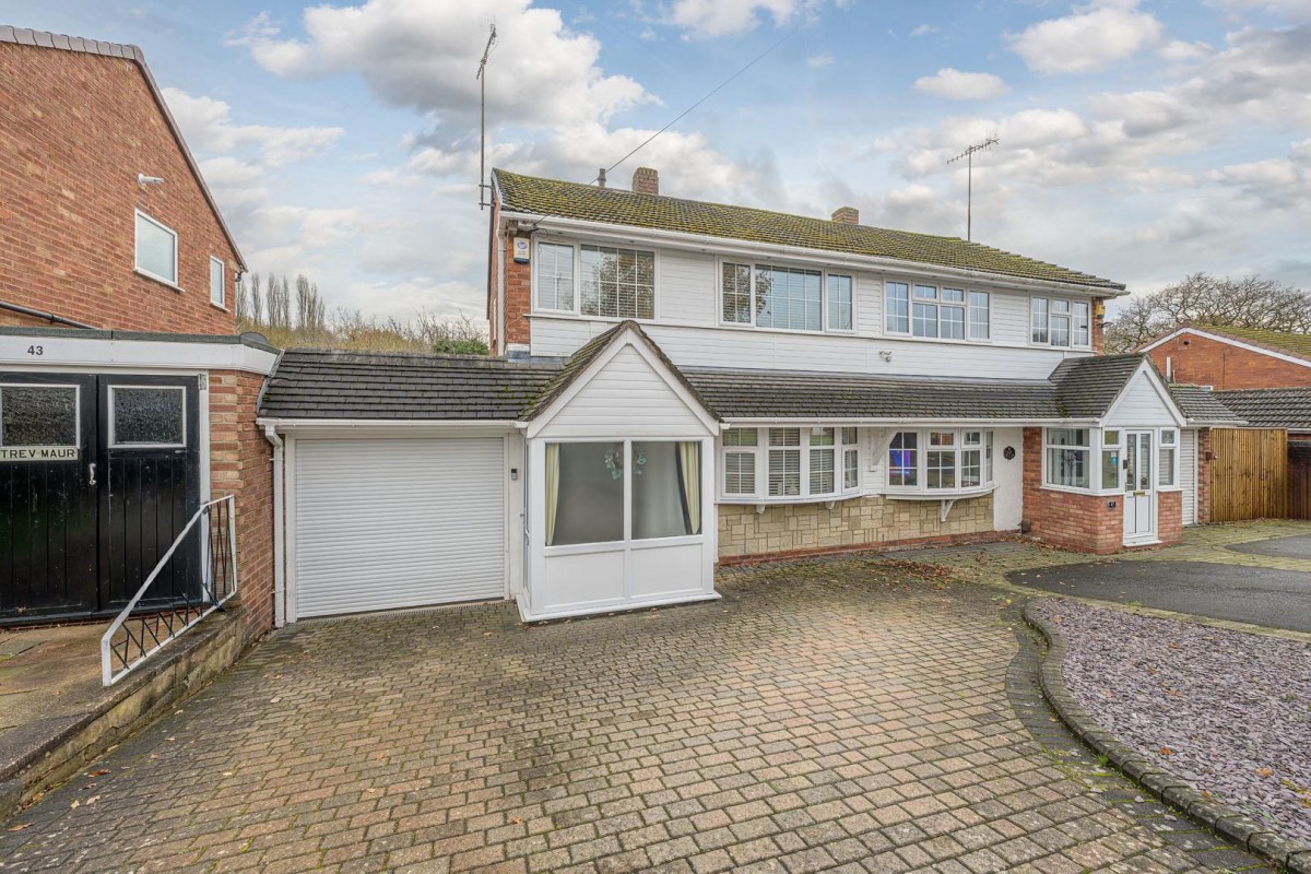 Chelford Crescent, Kingswinford, DY6 8PB