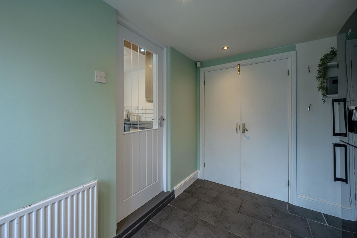 Chelford Crescent, Kingswinford, DY6 8PB