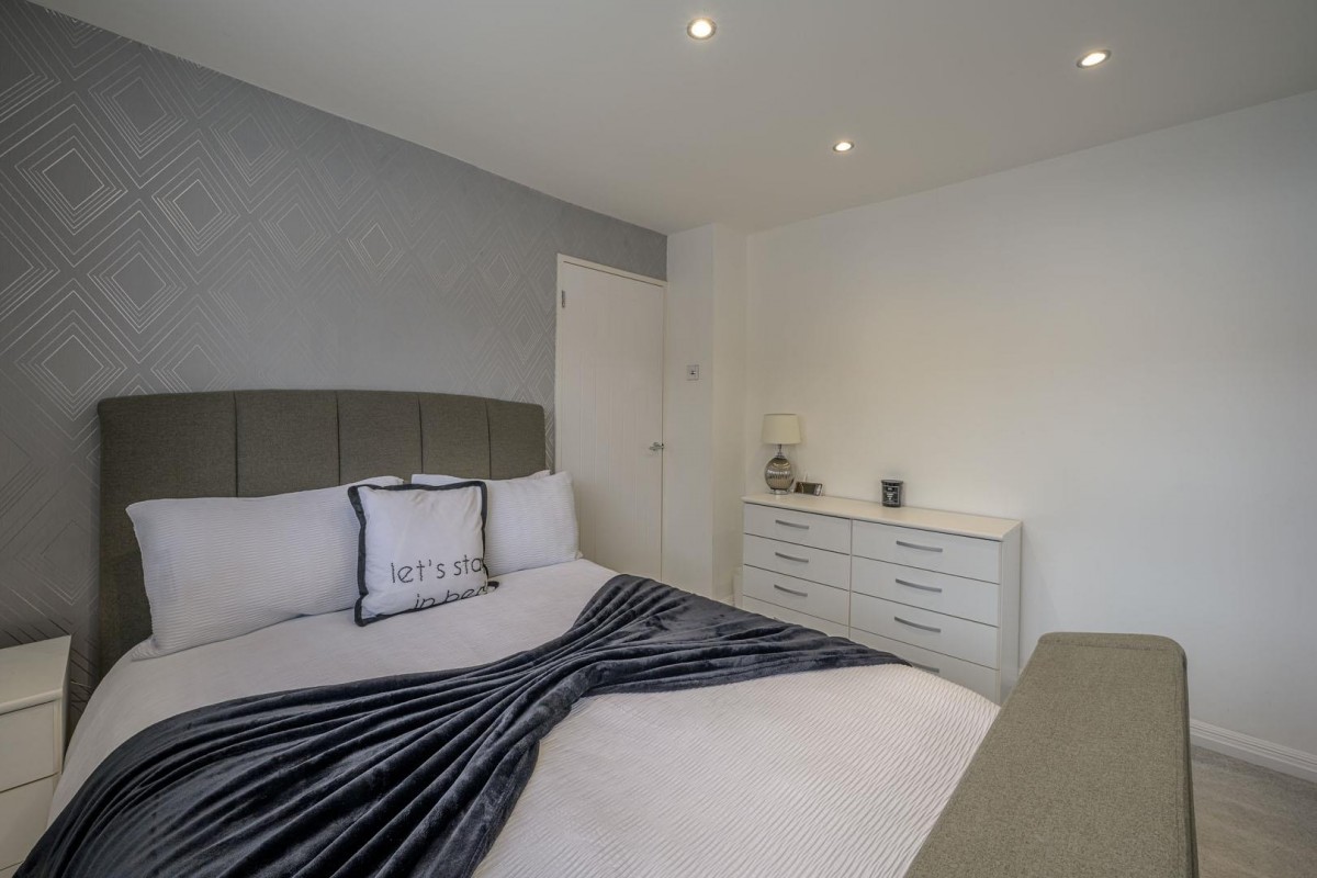 Chelford Crescent, Kingswinford, DY6 8PB