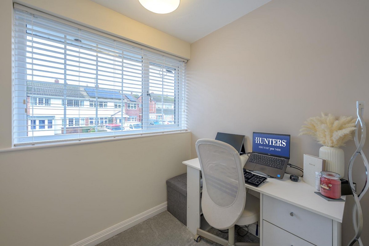 Chelford Crescent, Kingswinford, DY6 8PB