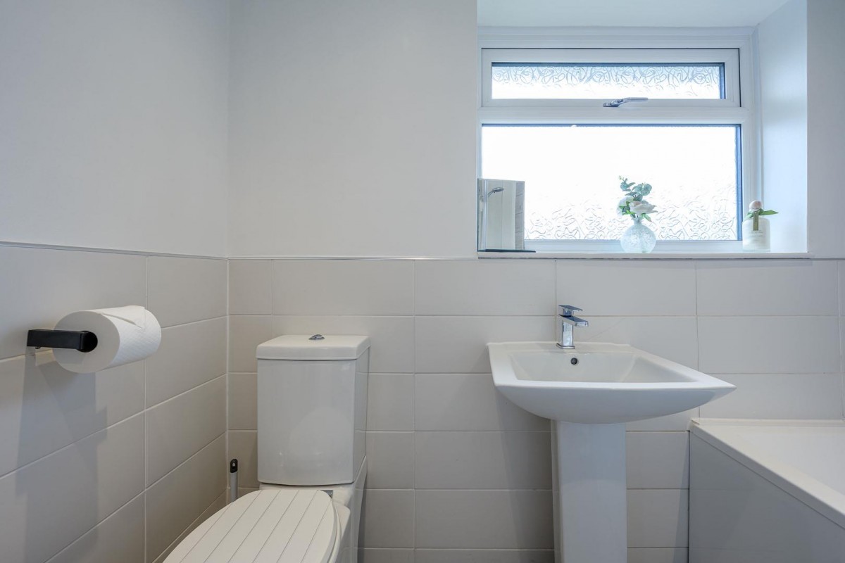 Chelford Crescent, Kingswinford, DY6 8PB