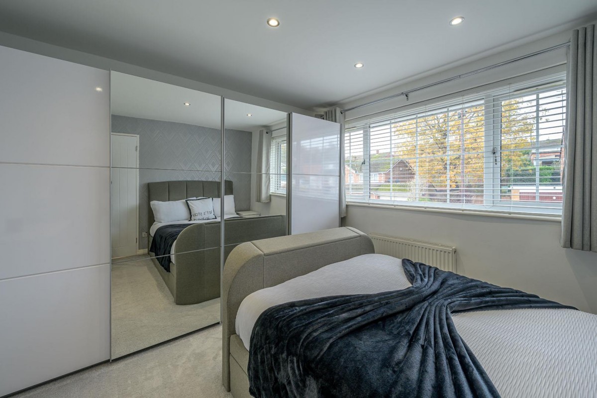 Chelford Crescent, Kingswinford, DY6 8PB