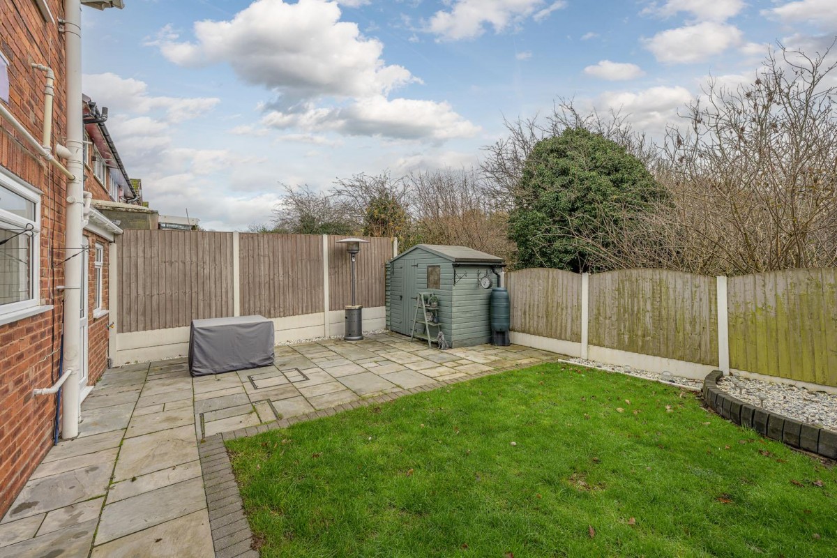 Chelford Crescent, Kingswinford, DY6 8PB