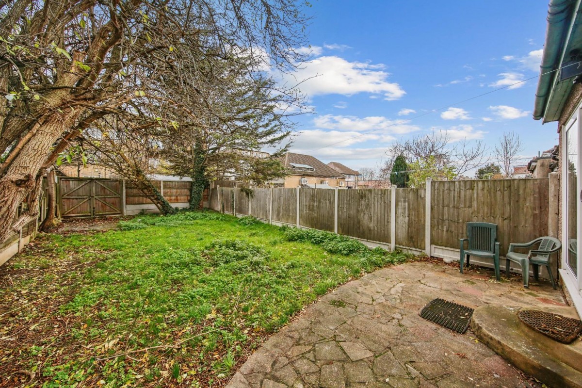 Grosvenor Road, Dagenham, RM8