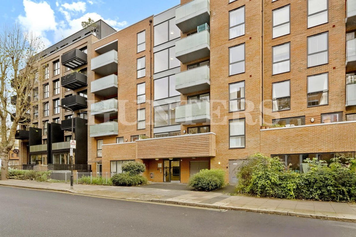 Bathurst Square, London, N15