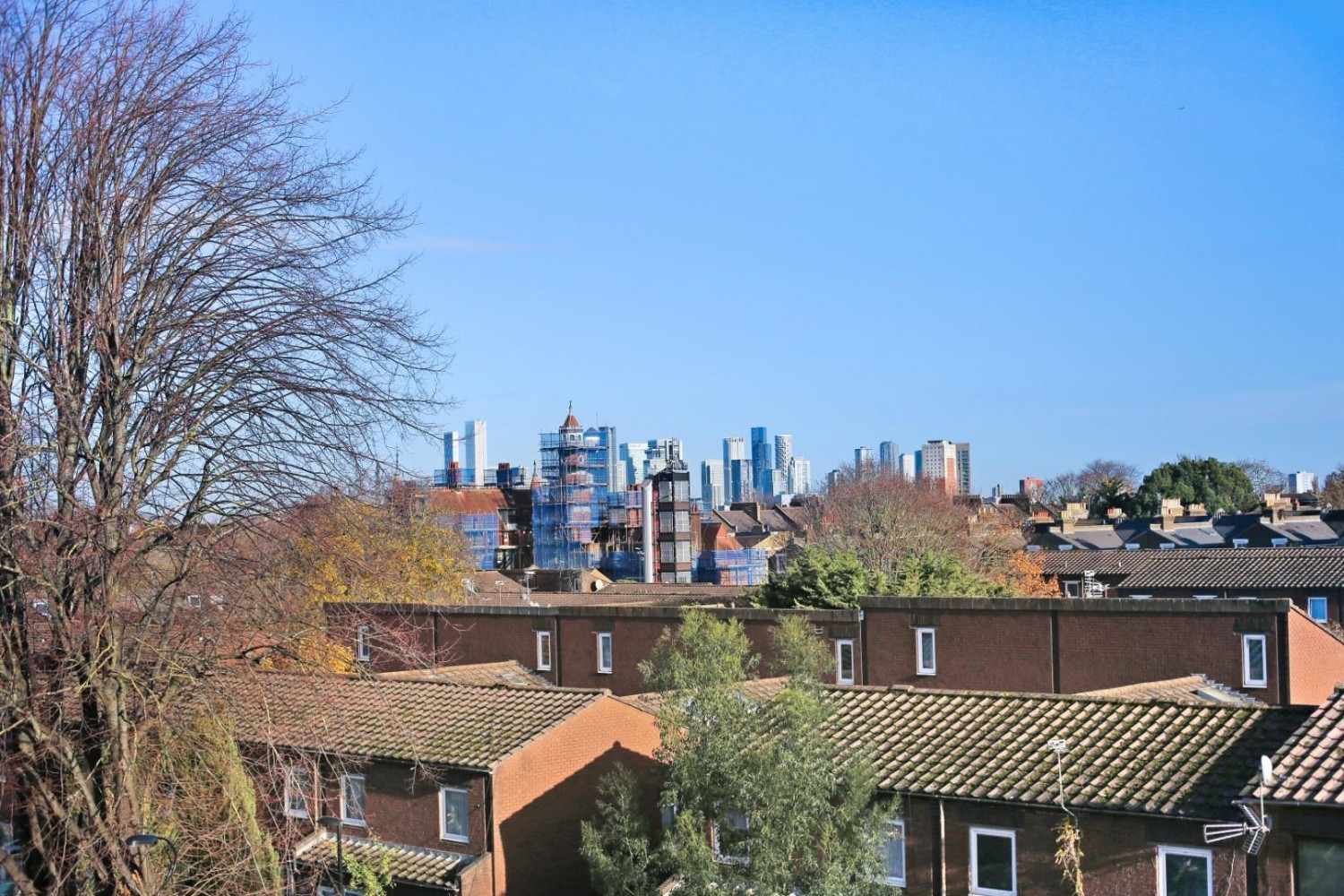 Edmond Court, Dennetts Road