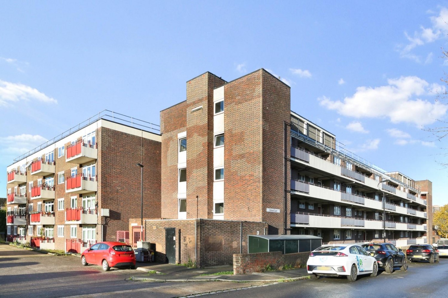 Edmond Court, Dennetts Road