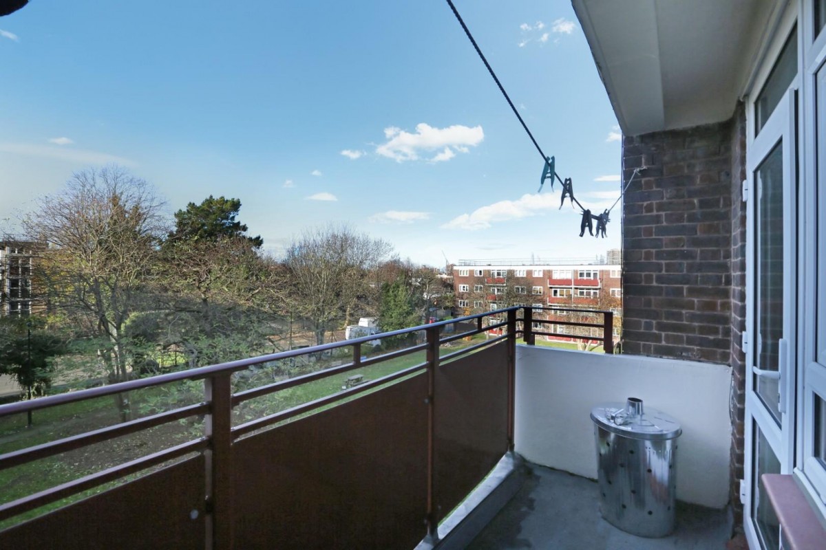 Edmond Court, Dennetts Road