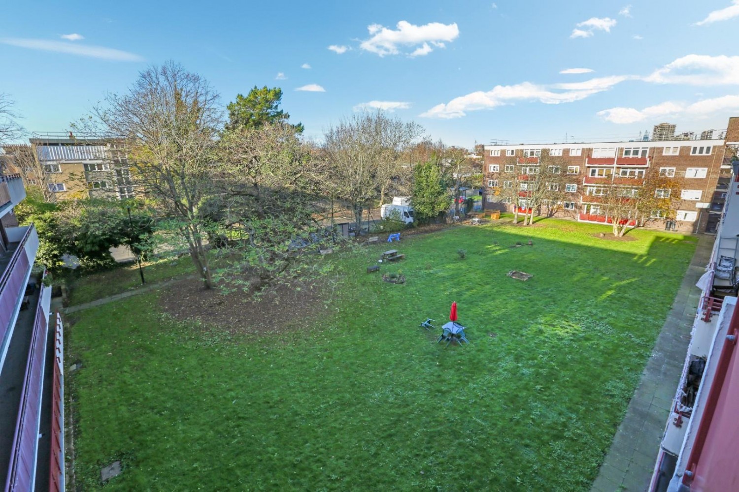 Edmond Court, Dennetts Road